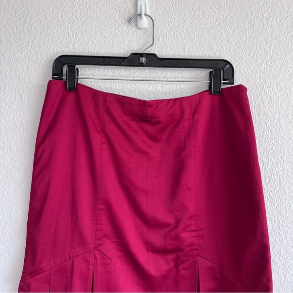 Bebe Y2K Women’s Sleek Red Satin Kick Hem Pleated Pencil Skirt - Picture 6 of 13